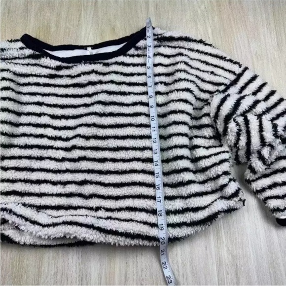 Free People Breton Stripe Sherpa Cropped Pullover Sweater Sz Small *E4 - Picture 4 of 6